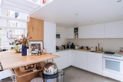 Stylish 1BD Loft Canal Saint-Martin! - image 3