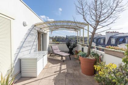 Breathtaking 2BD Apartment Roof-top Patio 19e! - image 26