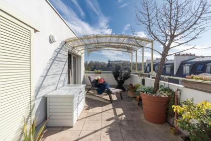 Breathtaking 2BD Apartment Roof-top Patio 19e! - image 29