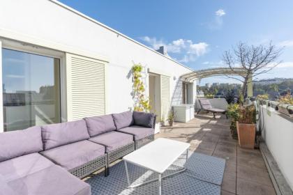 Breathtaking 2BD Apartment Roof-top Patio 19e! - image 30