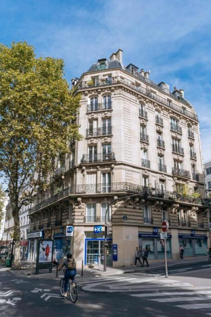 Amazing View 2BD Apartment Montmartre! - image 17