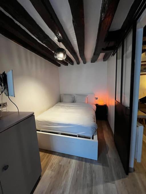 Appartement au Marais centre Paris - image 7