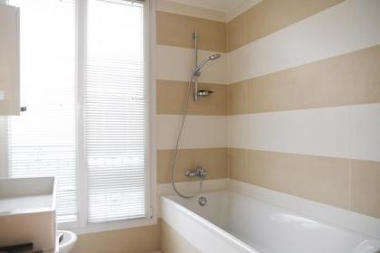 Quiet apartment - near park - image 15
