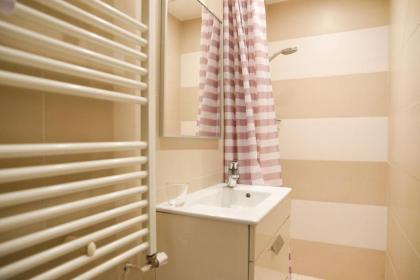 Quiet apartment - near park - image 16
