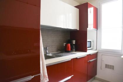 Quiet apartment - near park - image 4
