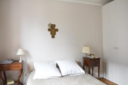 Quiet apartment - near park - image 9