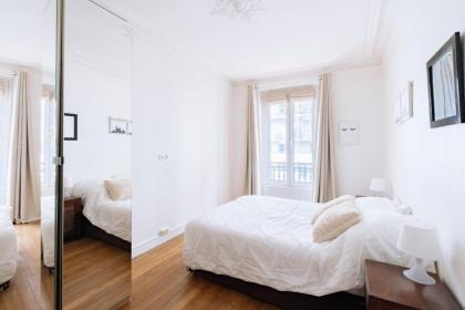 Spacious & Stylish 2BD Apartment Beaugrenelle! - image 13