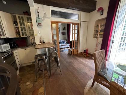 Paris exclusif quartier latin avec jardin charme fou ! - image 12