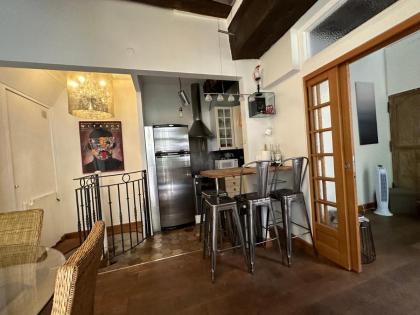 Paris exclusif quartier latin avec jardin charme fou ! - image 14