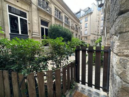 Paris exclusif quartier latin avec jardin charme fou ! - image 19