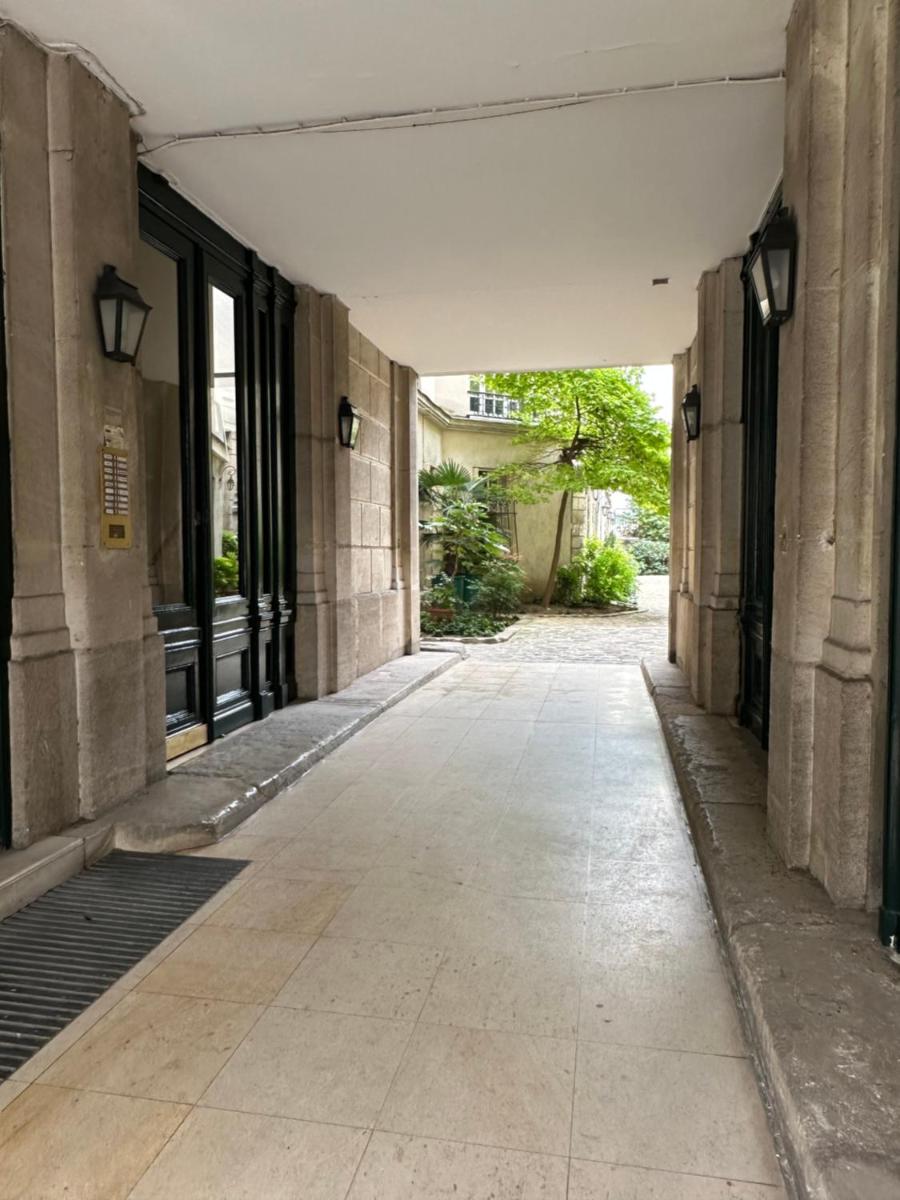 Paris exclusif quartier latin avec jardin charme fou ! - image 2