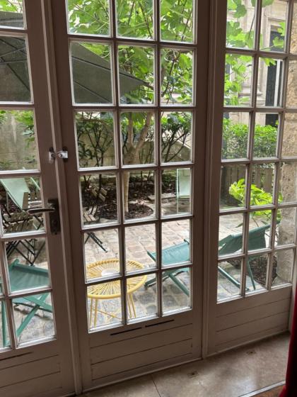 Paris exclusif quartier latin avec jardin charme fou ! - image 4