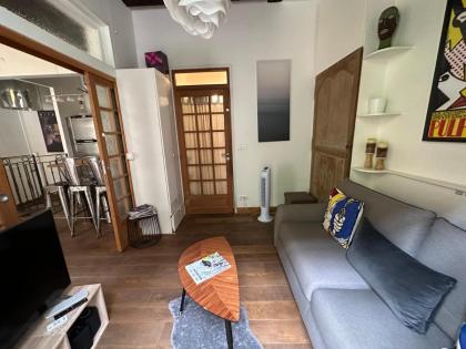 Paris exclusif quartier latin avec jardin charme fou ! - image 5