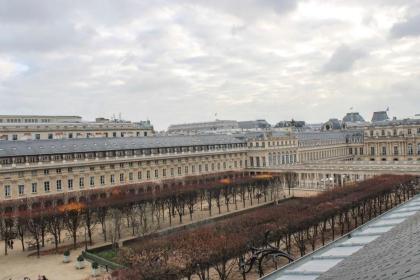 Cocoon of love in the gardens of the Royal Palace - image 17