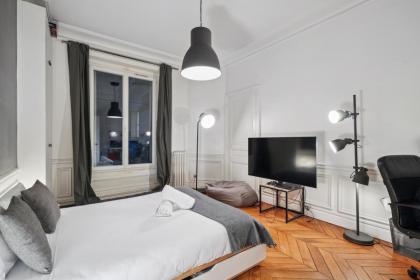 Appartement luxueux proche de la Tour Eiffel - image 11