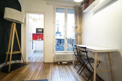 Pretty 36 m near Buttes-Chaumont - image 3