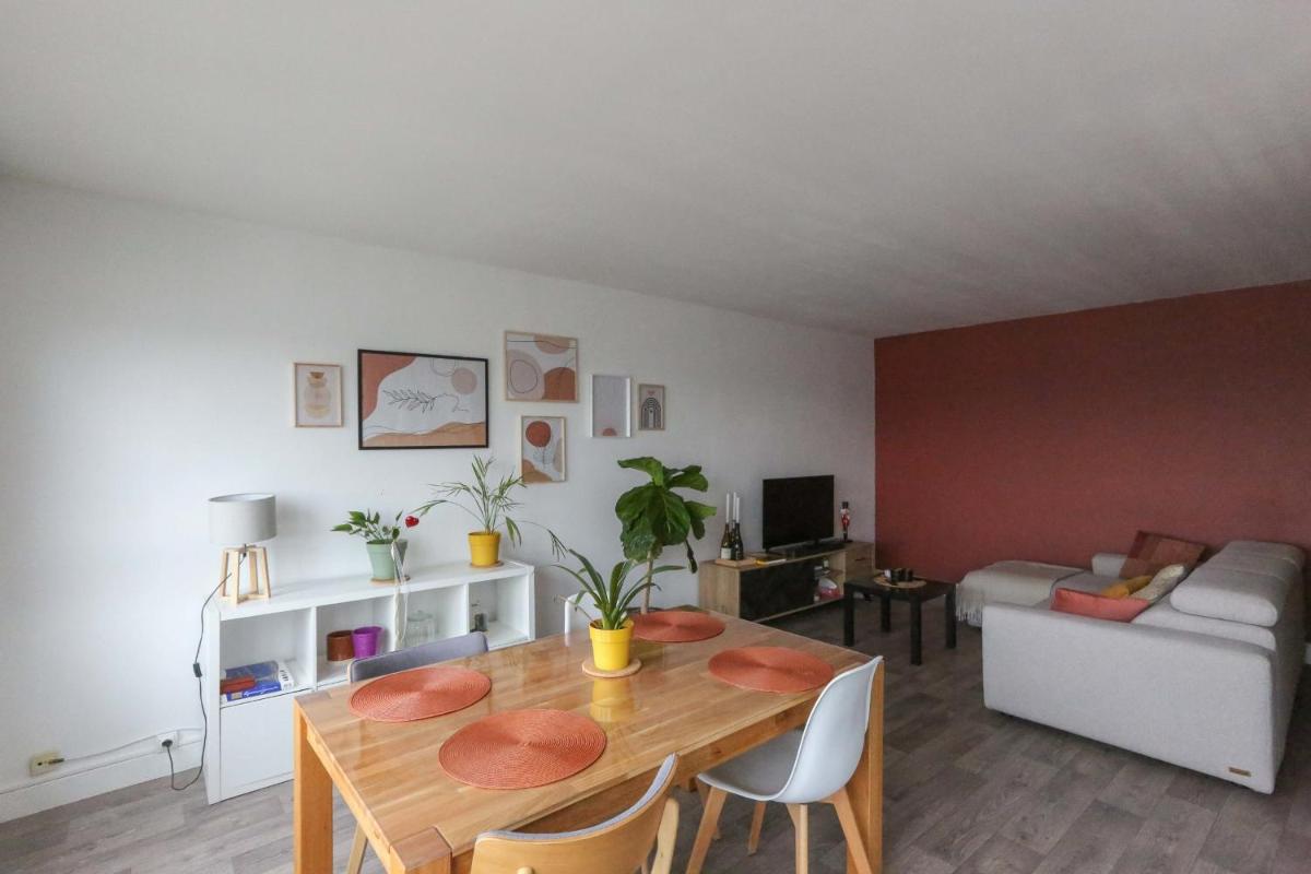 Spacious nest with view of Paris unoverlooked - main image