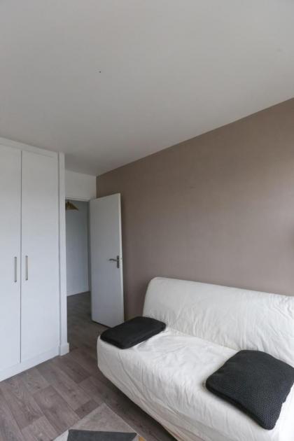 Spacious nest with view of Paris unoverlooked - image 10