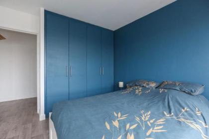 Spacious nest with view of Paris unoverlooked - image 11