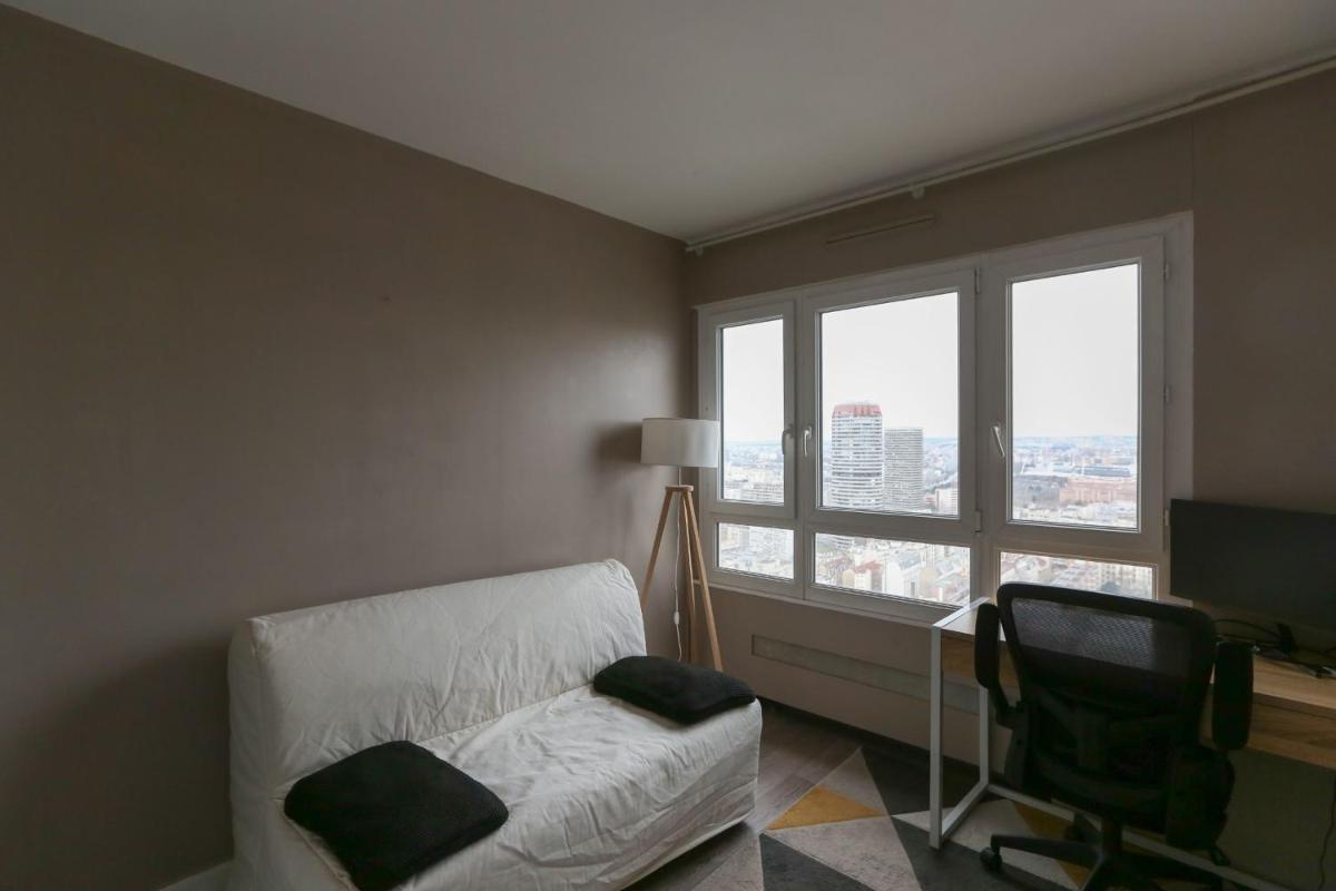 Spacious nest with view of Paris unoverlooked - image 7