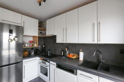 Spacious nest with view of Paris unoverlooked - image 8