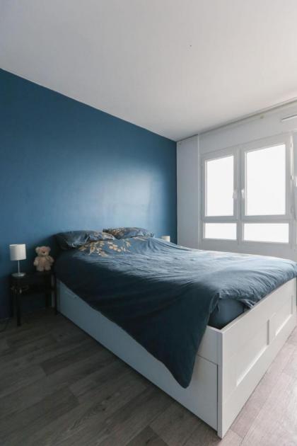 Spacious nest with view of Paris unoverlooked - image 9
