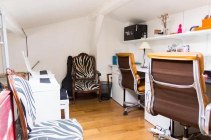 Superb Apt With A Balcony At The Heart Of Paris ! - image 9