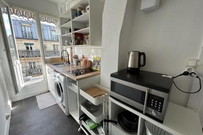 32 m near the Jardin des Plantes - image 9