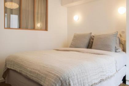 Love nest of 45 m quiet and completely renovated - image 12