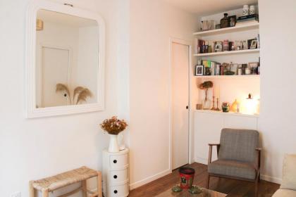 Love nest of 45 m quiet and completely renovated - image 3