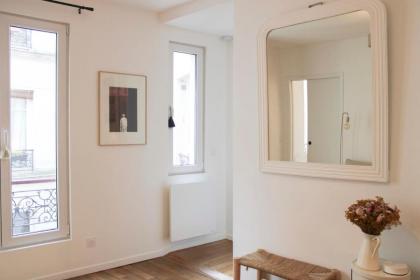 Love nest of 45 m quiet and completely renovated - image 4