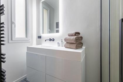 Luxury Living in Trocadéro - image 12