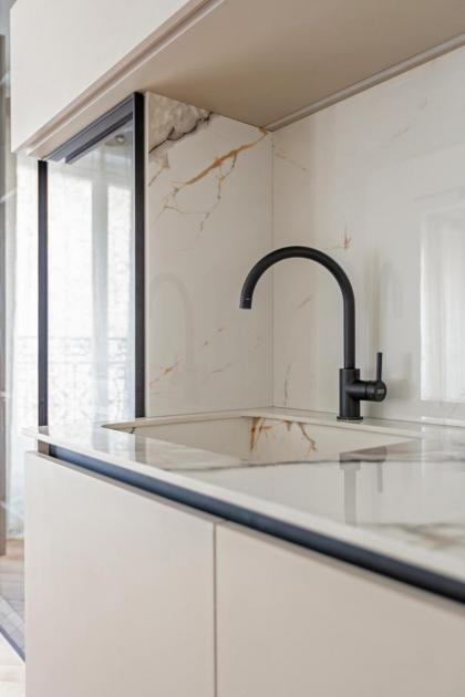 Luxury Living in Trocadéro - image 13