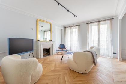 Luxury Living in Trocadéro - image 16