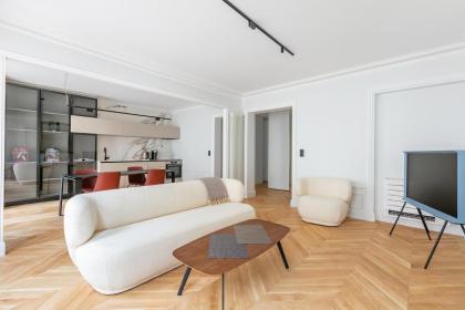 Luxury Living in Trocadéro - image 2