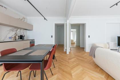 Luxury Living in Trocadéro - image 4