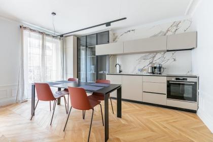 Luxury Living in Trocadéro - image 5
