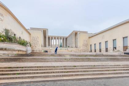 Luxury Living in Trocadéro - image 6