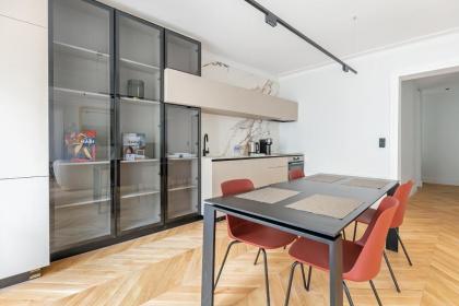 Luxury Living in Trocadéro - image 7