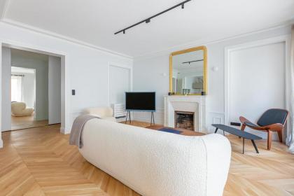 Luxury Living in Trocadéro - image 9