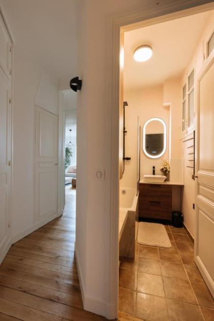 Gorgeous Riverfront 1BD Apartment Eiffel Tower! - image 10