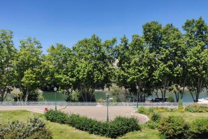 Gorgeous Riverfront 1BD Apartment Eiffel Tower! - image 17