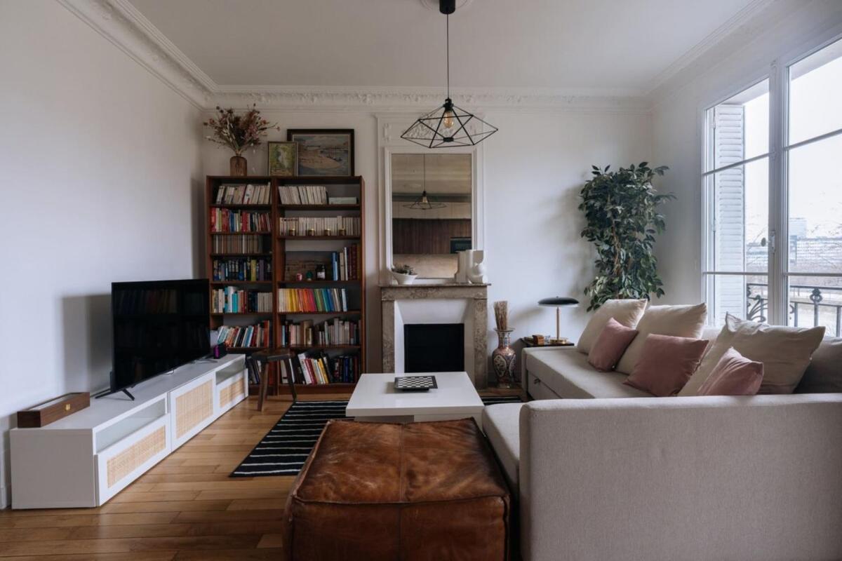 Gorgeous Riverfront 1BD Apartment Eiffel Tower! - image 7