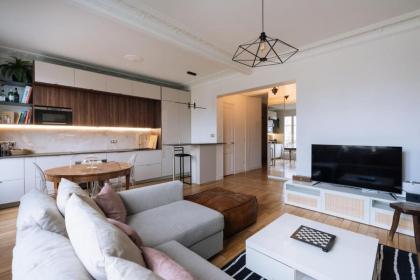 Gorgeous Riverfront 1BD Apartment Eiffel Tower! - image 8