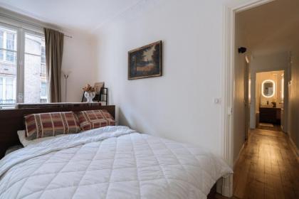 Gorgeous Riverfront 1BD Apartment Eiffel Tower! - image 9