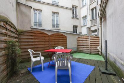 Luxury cocoon with terrace - image 6