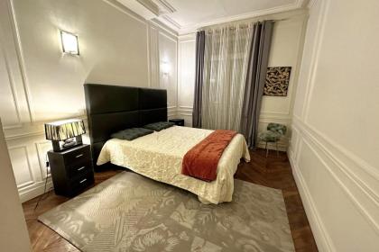 Luxury cocoon with terrace - image 9
