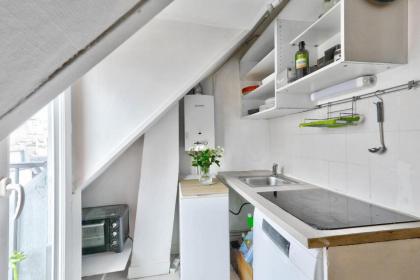 Charming 3-person apartment in the heart of the Marais - image 11