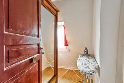 Charming 3-person apartment in the heart of the Marais - image 14