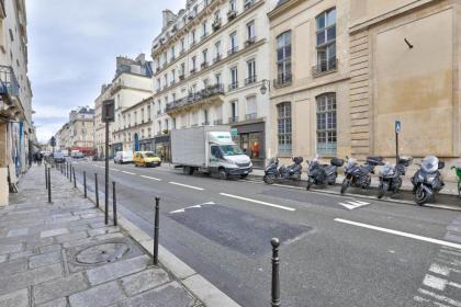Charming 3-person apartment in the heart of the Marais - image 17